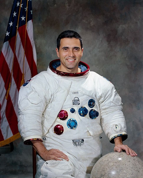 Harrison Schmitt - Nascido em 3/7/1935. Formado pela Caltech/ Universidade de Oslo/Universidade de Harvard. Pisou na Lua em 11/12/1972.   Reprodução: Flipar