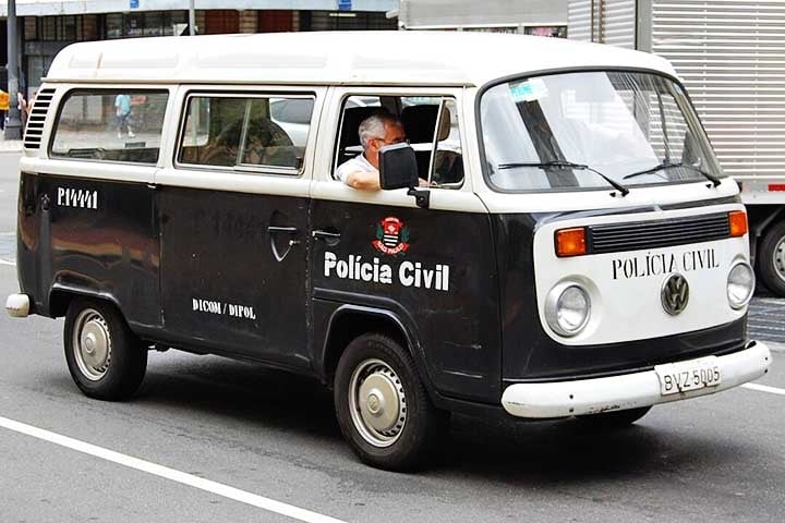  Incapaz de incorporar sistema de freios ABS e airbags duplos conforme as novas exigências de segurança veicular, a Kombi saiu de linha em 18 de dezembro de 2013.

 Reprodução: Flipar