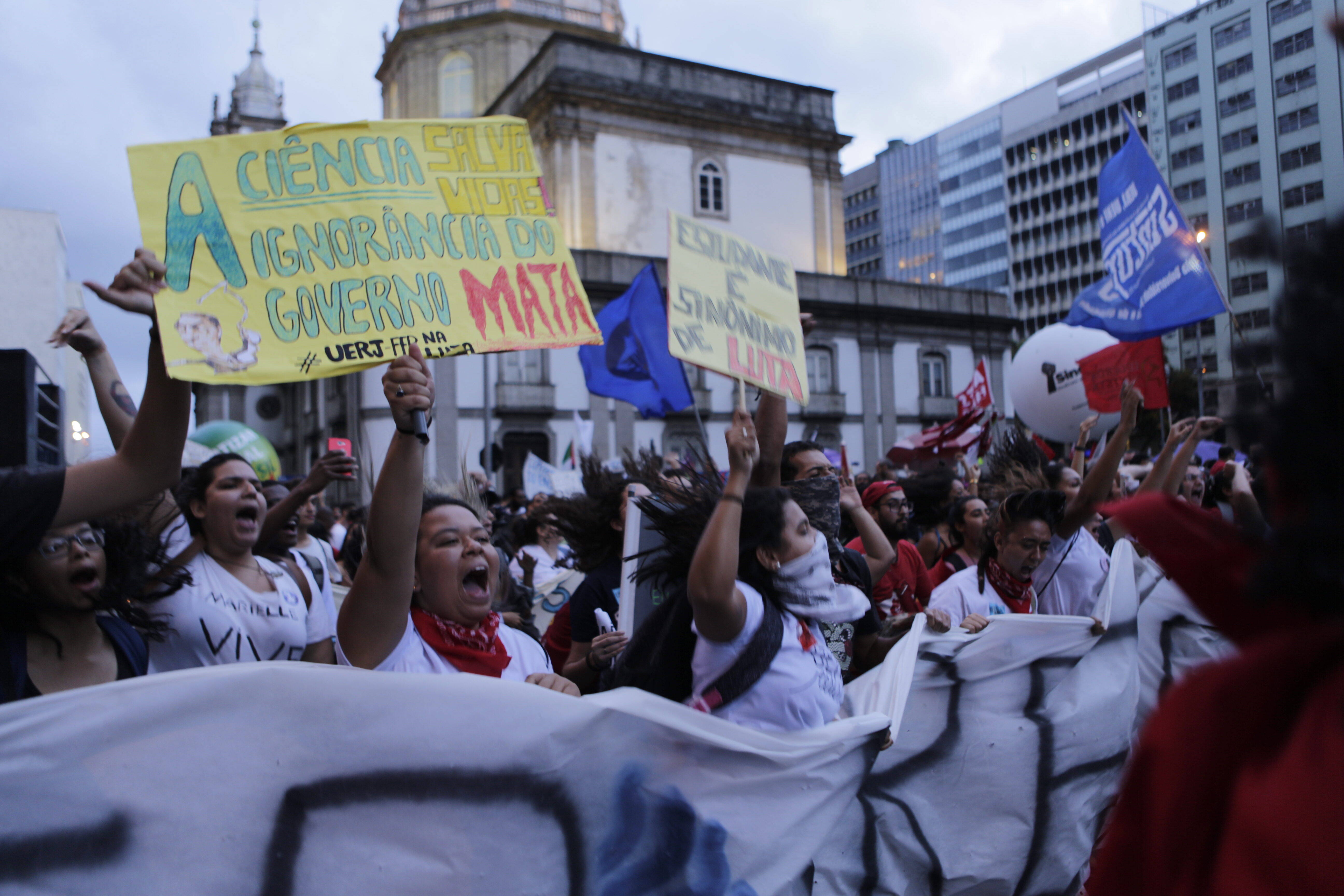 Manifestantes no Rio de Janeiro. Foto: Alexandre Cassiano / Agência O Globo