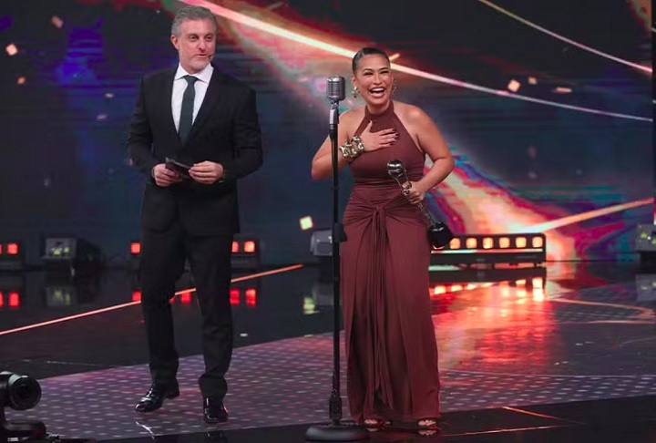 Simone conquistou o troféu de Música do Ano com o hit “Dois Tristes” e superou as concorrentes “Macetando”, de Ivete Sangalo e Ludmilla, e “Primeiro Beijo”, de Gloria Groove, em votação popular. Reprodução: Flipar