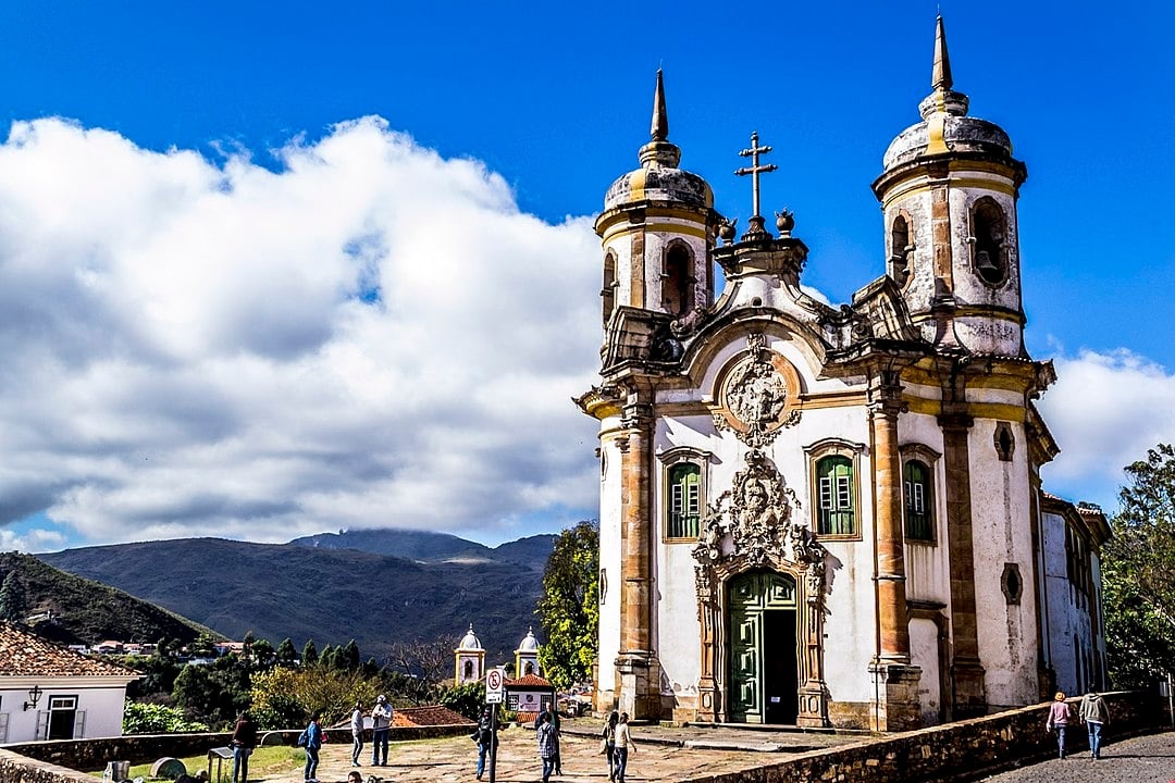 As igrejas de Ouro Preto, inclusive, tem muitos detalhes em ouro, como a de São Francisco de Assis, uma das celebradas criações de Aleijadinho.  Reprodução: Flipar
