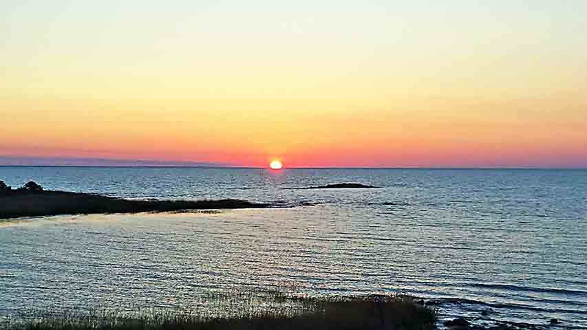 O Lago Balcache (Cazaquistão) tem 16.400 km² e profundidade máxima de 26 m. Notável por ter uma metade de água doce e outra salgada, é essencial para a pesca e sofre com problemas ambientais devido à redução do fluxo de seus rios.
 Reprodução: Flipar