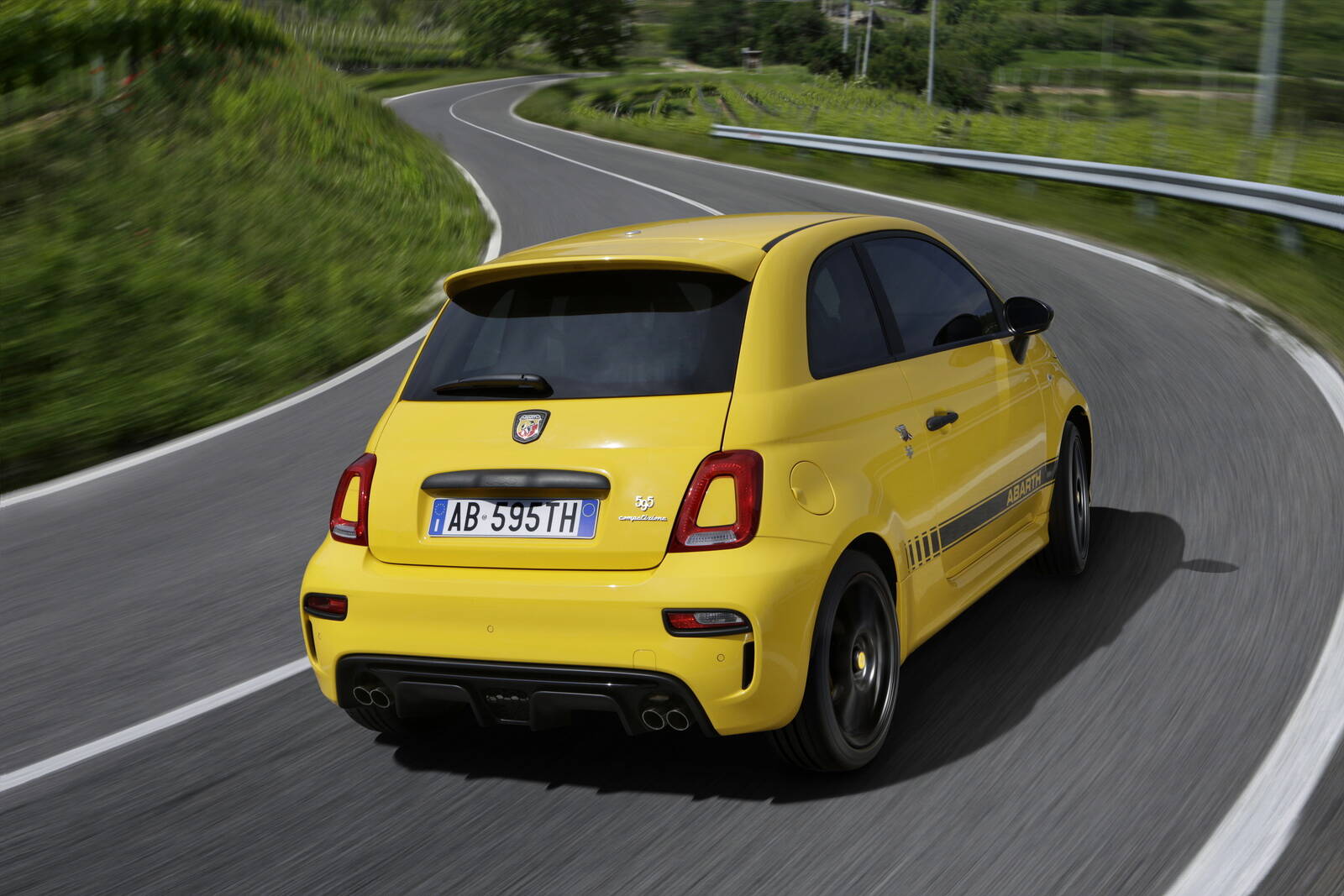 Fiat 500 Abarth 595. Foto: Divulgação