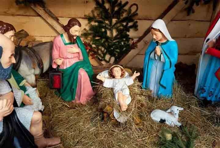 Os presépios são símbolos que representam o nascimento de Jesus, o que dá sentido religioso ao Natal. Eles ajudam a reforçar valores como humildade, amor e união. Além disso, unem famílias e comunidades na celebração. Reprodução: Flipar