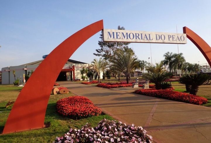 Em Barretos tem também o Memorial do Peão de Boiadeiro, que reúne peças históricas, fotografias e objetos que narram a trajetória do rodeio em Barretos e no Brasil. Reprodução: Flipar