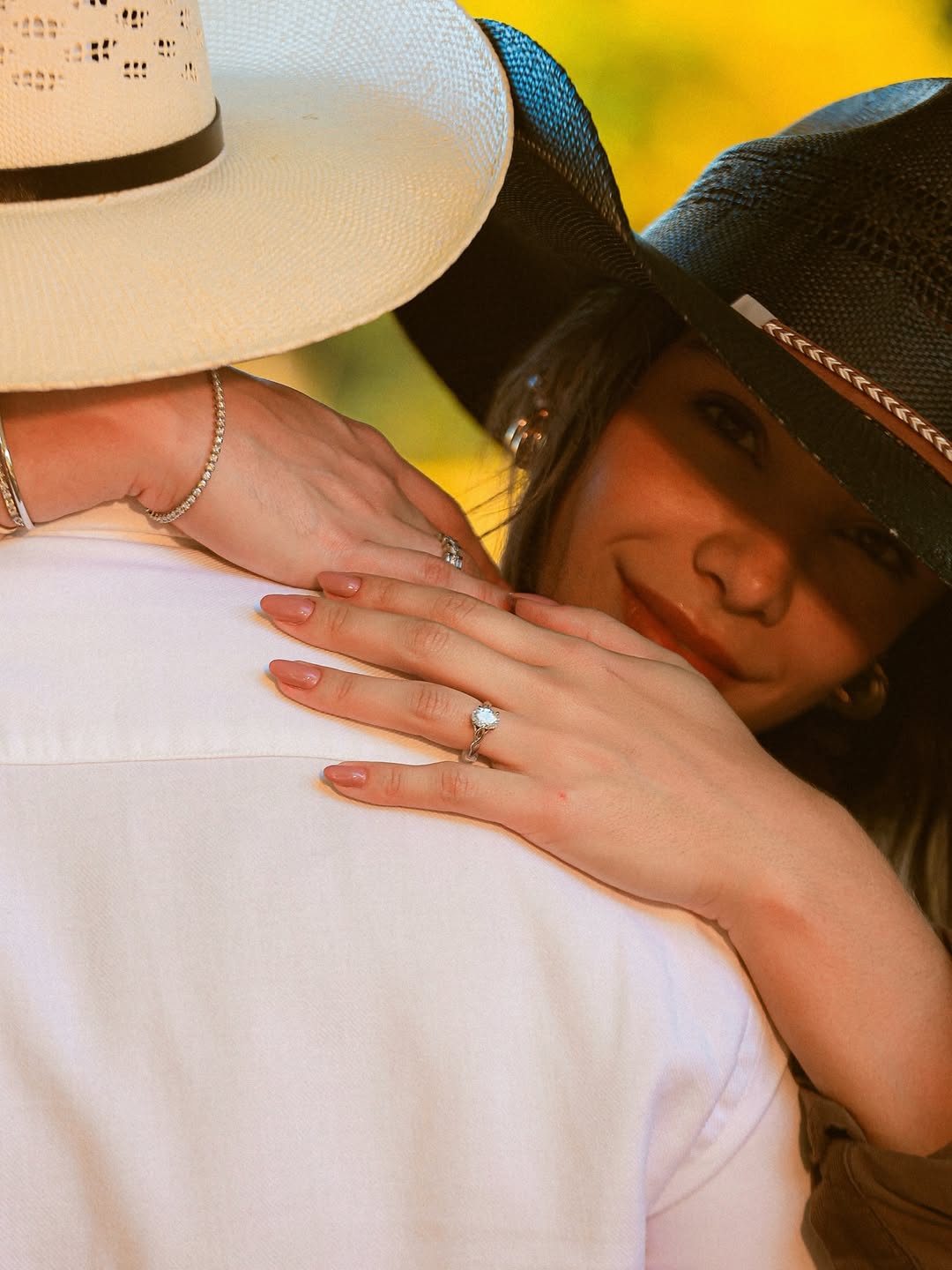 Gabriela Versiani anuncia noivado com Murilo Huff em fotos no Instagram. Foto: Instagram