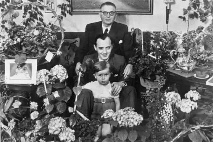 Um dos brinquedos infantis mais vendidos do mundo, o Lego foi uma invenção da empresa familiar criada pelo carpinteiro e empresário dinamarquês Ole Kirk Kristiansen, fundador do grupo que leva o nome do jogo de pequenas peças coloridas. 
 Reprodução: Flipar