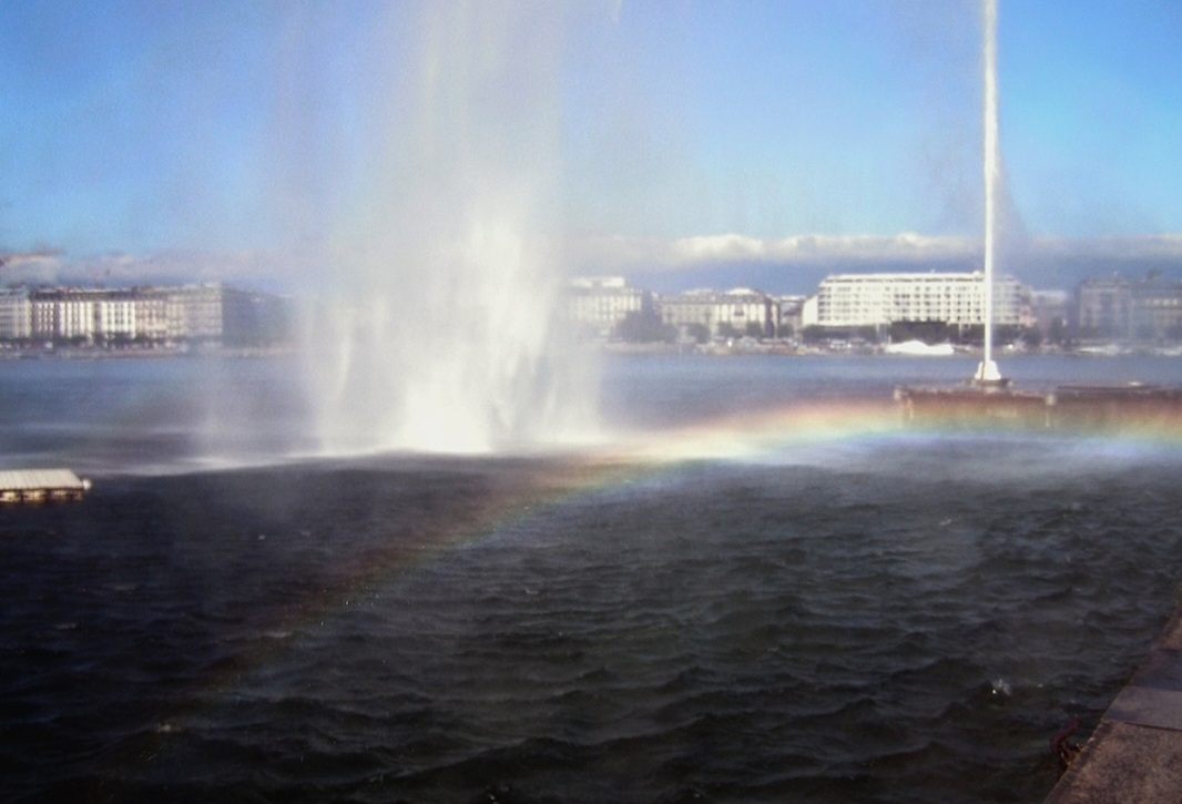 As duas bombas da empresa suíça Sulzer, denominadas de Jura e Saléve, lançam 7 toneladas de água para o alto. Além disso, o Jet d’eau tem um bocal que permite um jato de água com um diâmetro de 16 cm na base. Reprodução: Flipar