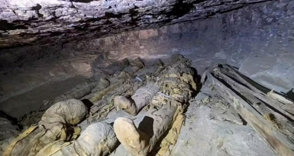 Mais de 300 tumbas foram encontradas no Egito  Reprodução / Faculdade de Milão