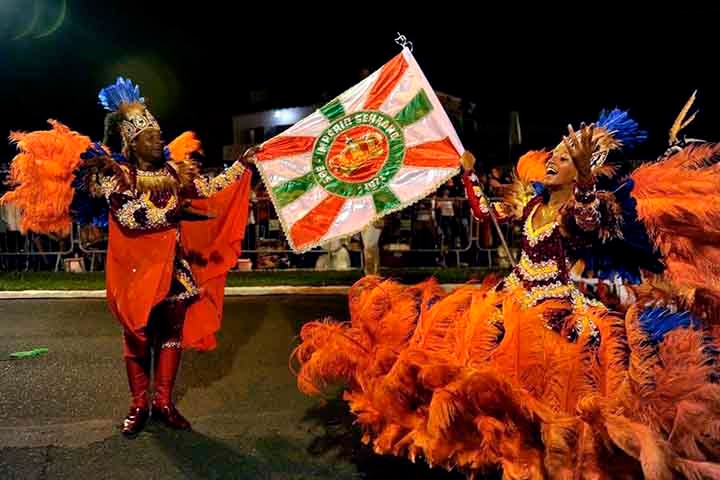 O Carnaval de Guaíba será dia 23 de Março, a partir das 19hs até as 5hs, na avenida Nestor de Moura Jardim. A conhecida passarela Liberato Garcia vai virar palco de um verdadeiro espetáculo de cores, música e diversão com o desfile de Carnaval da cidade. Reprodução: Flipar