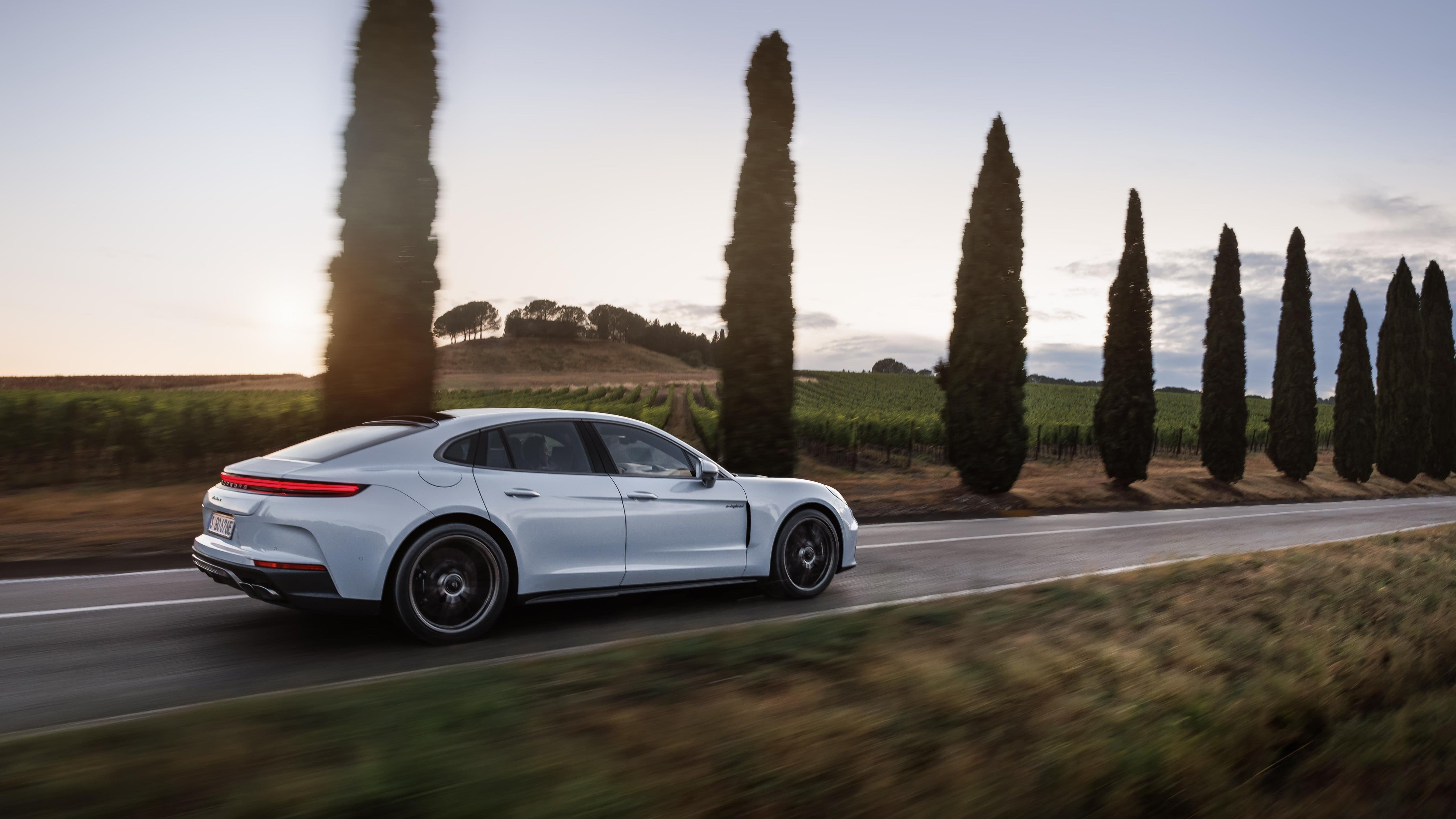 Porsche Panamera Turbo S E-Hybrid Divulgação