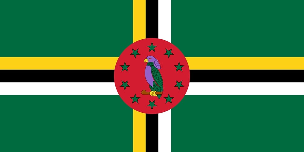 A cor roxa só existe numa bandeira: a de Dominica.  A cor está no peito e na cabeça do papagaio imperial. Reprodução: Flipar