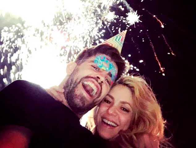 Ela também critica o comportamento narcisista de Piqué, abordando sua traição com Clara Chía, atual namorada do jogador. Além disso, a música se destaca pela forma como a cantora se exime de qualquer culpa pela crítica pública que Piqué tem recebido. Reprodução: Flipar
