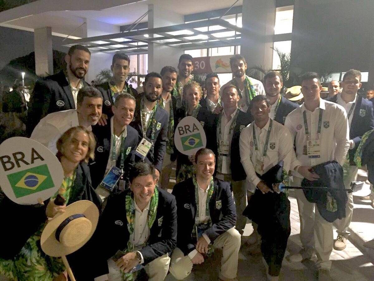 Delegação ansiosa para o início da abertura. Foto: Reprodução/Twitter