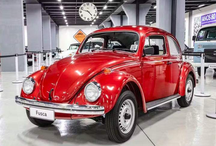 O Fusca é um carro tão popular que tem data comemorativa:  20 de janeiro. Esse dia marca o início da produção no Brasil, em 1959. A celebração foi proposta pela Associação Brasileira dos Proprietários de Fusca (Abrafusca), em 1989, marcando os 30 anos do modelo no país.  Reprodução: Flipar