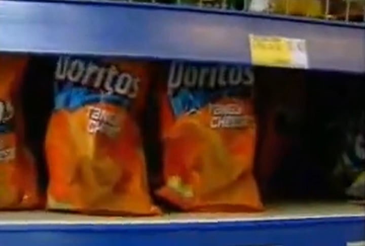 Ela ficou tão popular que algumas pessoas passaram a pagar pelos lanches que ela roubava, só para os donos do mercado não a impedirem.  Reprodução: Flipar
