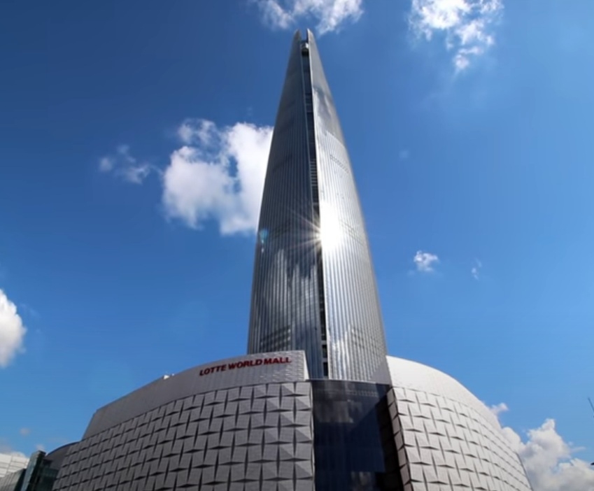 Lotte World Tower -  Fica em Seul, capital da Coreia do Sul. Tem 555 metros. Inaugurado em 2017.  Reprodução: Flipar