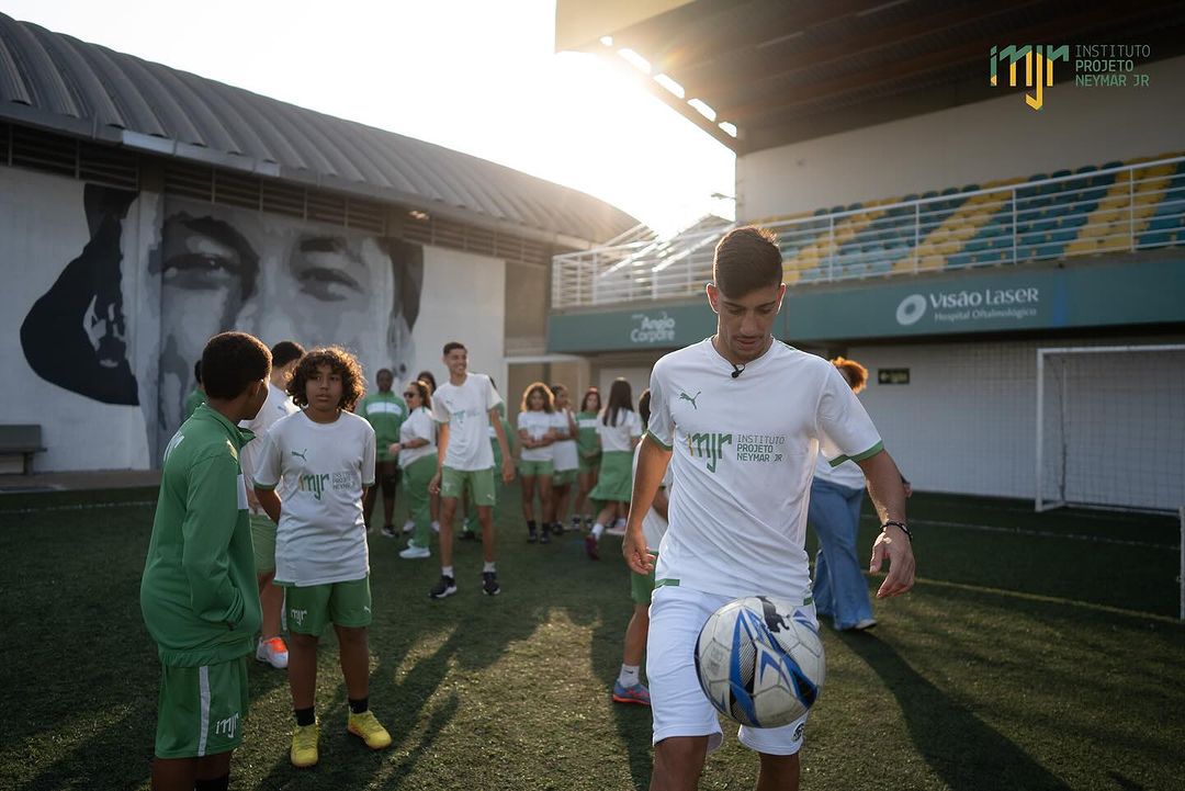 Pedrinho visita Instituto Neymar Jr Divulgação/ Instituto Neymar Jr