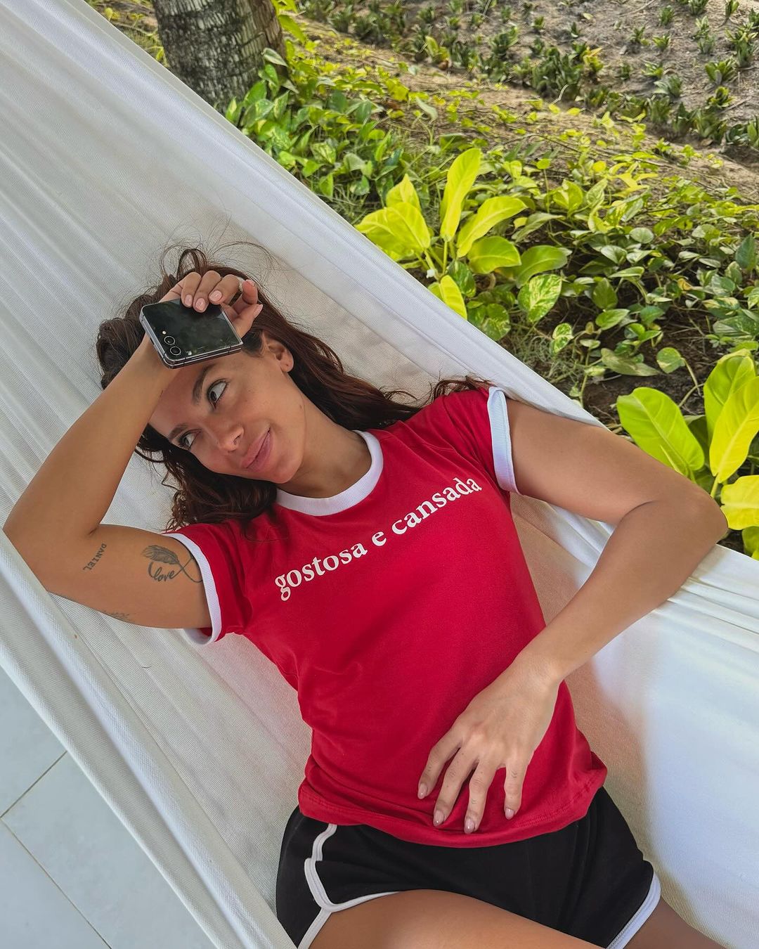 Anitta posa de biquíni: Gostosa e cansada Reprodução - Instagram - 1.2.2024