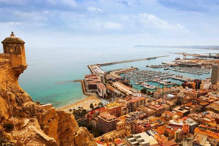 A cidade de Almería, onde o hotel foi construído, fica localizada no sudeste da Espanha, na comunidade autônoma da Andaluzia. Reprodução: Flipar
