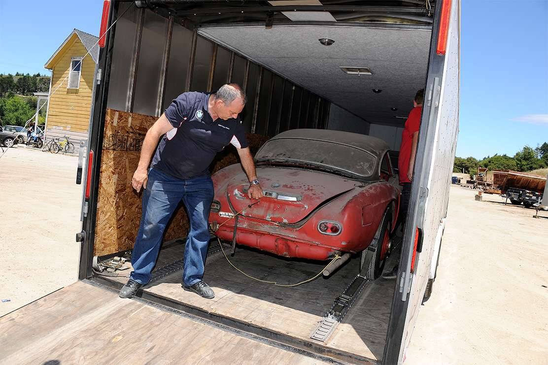 Elvis Presley comprou um BMW 507 quando esteve na Alemanha servindo o exército norte-americano. Após décadas desaparecido, conversível foi encontrado e restaurado.. Foto: Divulgação/BMW