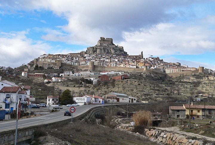 MORELLA - A cidade com aspecto medieval de Morella, na Espanha, conta com uma muralha que é vista como uma das mais relevantes do Mediterrâneo. A estrutura é composta por sete portões e 10 torres, em 2,5 km de extensão. 