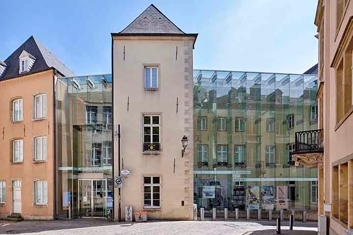 Lëtzebuerg City Museum: É um museu dedicado à história da cidade de Luxemburgo, desde os tempos antigos até os dias atuais. Instalado em quatro edifícios históricos interligados, que datam entre os séculos 17 e 19, o lugar oferece uma jornada fascinante pelo passado do país. Reprodução: Flipar