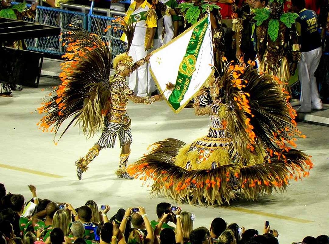 O julgamento de mestre-sala e porta-bandeira começou a fazer parte do regulamento a partir de 1938, quando era levada em consideração apenas a fantasia. A dança, porém, começou a ser julgada somente em 1958. Atualmente, é um quesito importante para a conquista do tão sonhado campeonato. Reprodução: Flipar