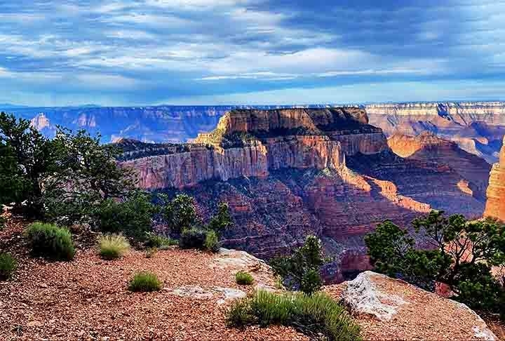 O Grand Canyon também é um laboratório natural para geólogos e paleontólogos, que estudam as rochas e fósseis encontrados no local para desvendar a história da Terra.  Reprodução: Flipar