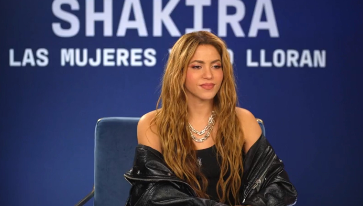 O primeiro álbum lançado por Shakira em sete anos, “As Mulheres Não Choram Mais”, está no topo das paradas. Ele é composto por 16 músicas escritas pela cantora após a turbulenta separação do ex-jogador Gerard Piqué. 
