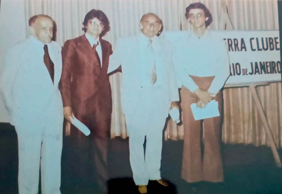 Dom Sérgio da Rocha (primeiro à direita), com amigos no Serra Clube de Jovens em Matão. Foto: Reprodução