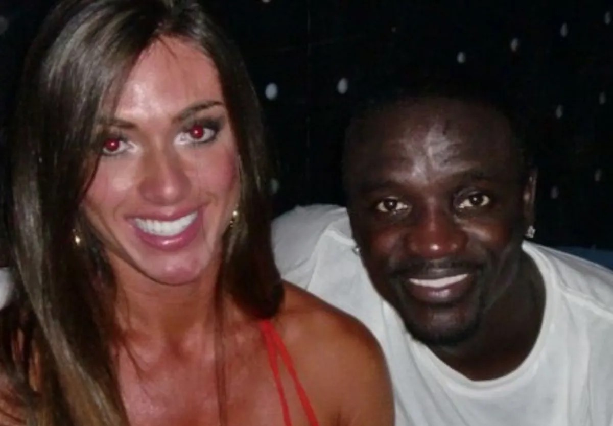 Nicole Bahls e Akon Reprodução/CNN