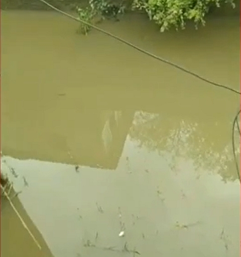 Várias comunidades ribeirinhas, incluindo a Praia do Paquetá, foram inundadas. Além disso, a retenção da água na região está contribuindo para a manutenção do alagamento.