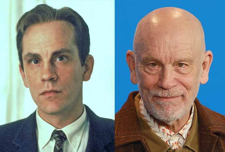  John Malkovich - Ator americano de 69 anos , possui um currículo extenso com participação em ‘Transformers: O Lado Oculto da Lua’ (2011), a saga ‘Red’, além da releitura de ‘A Morte do Caixeiro Viajante’ (1985), que lhe rendeu o ‘Emmy’ de Melhor Ator Coadjuvante. Em diversos trabalhos ele utilizou peruca para esconder a careca. Reprodução: Flipar