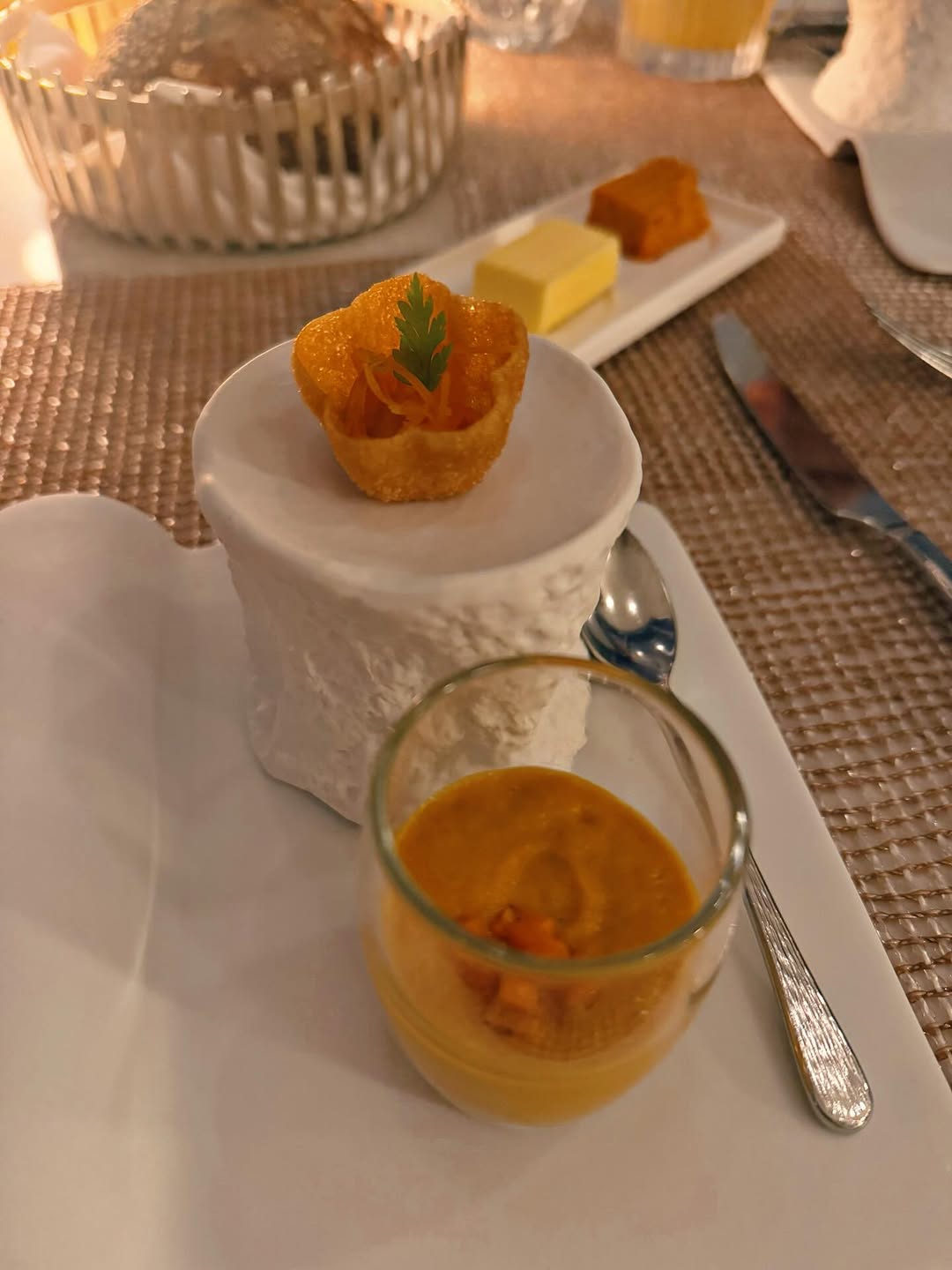 Giovanna Ewbank posa de biquíni em hotel de luxo durante viagem a Dubai. Foto: Instagram