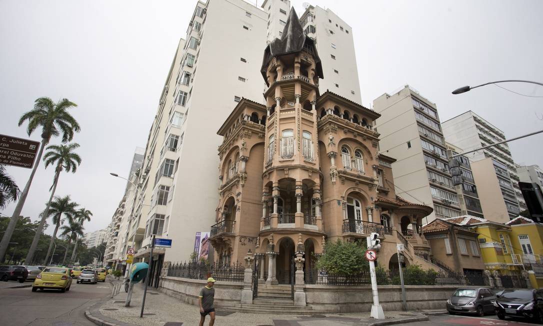 Castelinho do Flamengo: risos fantasmagóricos e passos de uma menina que se suicidou no centro cultural. Foto: Casas mal-assombradas no brasil