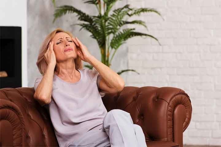 A caxumba, cientificamente conhecida como parotidite infecciosa, é uma infecção causada por um vírus do gênero Rubulavirus, da família Paramyxoviridae. 
 Reprodução: Flipar