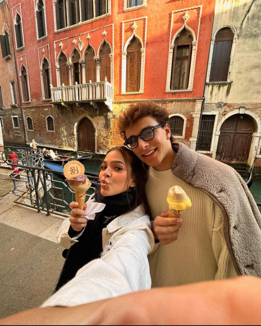 Mel Maia publica foto instantânea usando biquíni ao lado do namorado Reprodução/Instagram