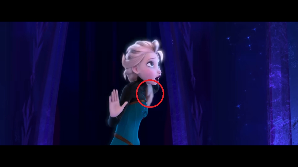 Física bizarra em “Frozen: Uma Aventura Congelante” (2013): Na cena em que Elsa canta “Let It Go” tem um erro bizarro na física do cabelo dela. Quando a personagem solta o cabelo, a trança dela simplesmente passa “por dentro” do seu braço.  Reprodução: Flipar