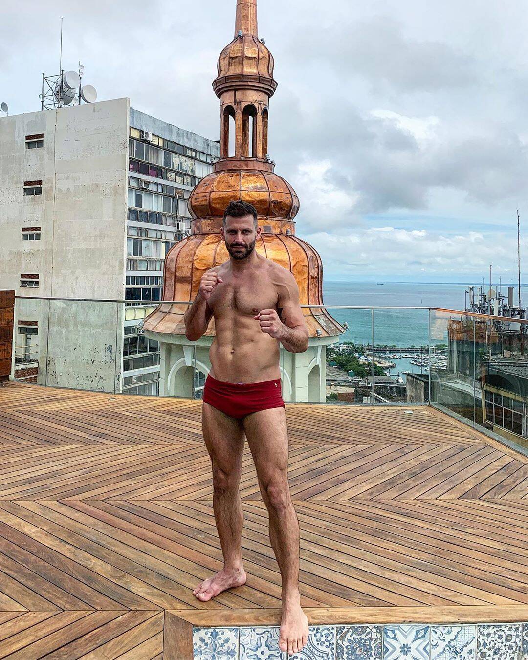 Mais fotos de Henri Castelli com e sem sunga. Foto: Reprodução / Instagram