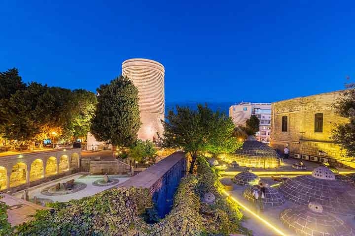 A capital e maior cidade do país é Baku — tem cerca de 2,4 milhões de habitantes —, situada às margens do mar Cáspio.  Reprodução: Flipar