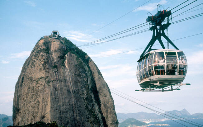 Ir ao Rio e não andar no bondinho do Pão de Açúcar é quase uma heresia . Foto: Getty Images