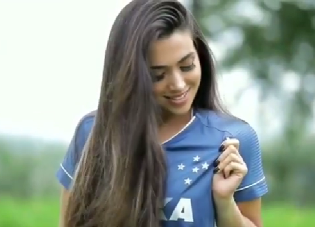 Giovanna, do BBB, como musa do Cruzeiro Reprodução