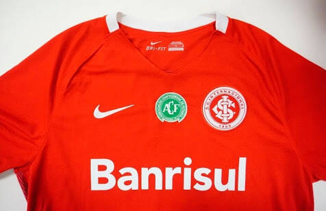 Inter colocou o escudo da Chape em sua camisa. Foto: Reprodução