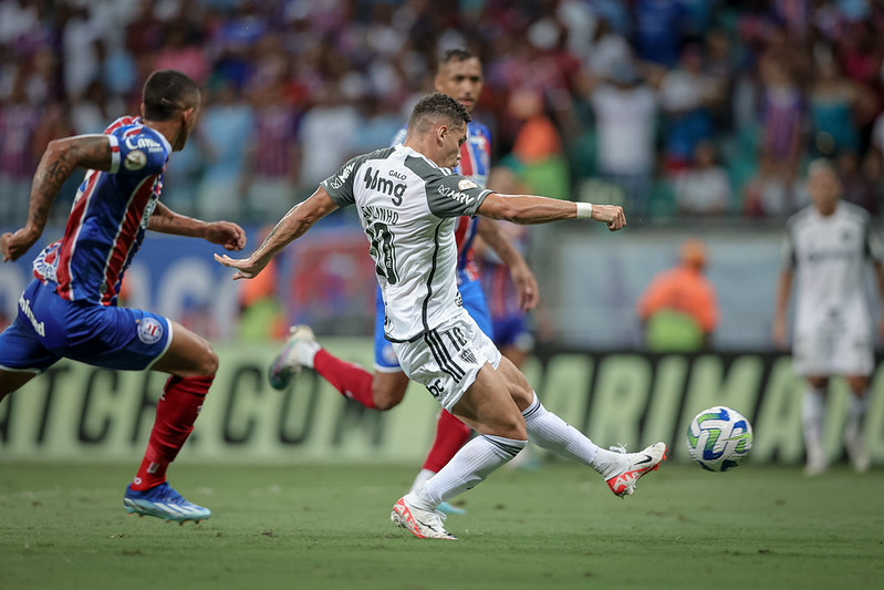 Bahia vence Atlético, evita rebaixamento e 'coloca' Santos na Série B