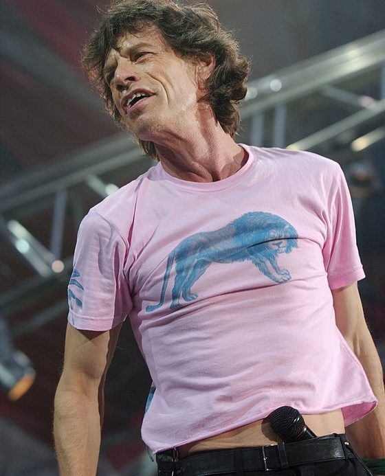 Jagger também é considerado um dos artistas mais ricos do mundo da música, com um patrimônio líquido estimado em mais de US$ 360 milhões! Reprodução: Flipar