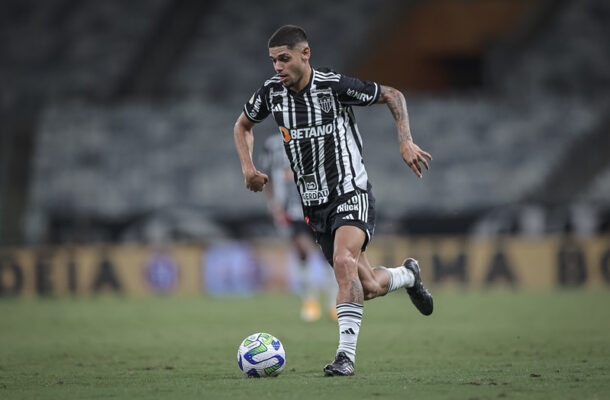 RUBENS  - Fazia partida discreta até ter o choque de cabeça com Rodriguinho que o tirou de campo aos 34 da etapa inicial  NOTA 5,5  - Foto: Pedro Souza / Atlético