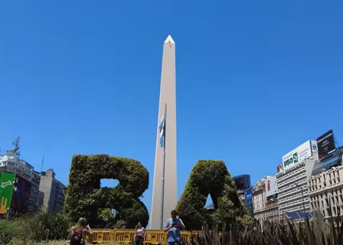 Obelisco - Inaugurado em 1936, o Obelisco é um dos monumentos mais emblemáticos de Buenos Aires. Localizado na Avenida 9 de Julio, marca o local onde a bandeira argentina foi hasteada pela primeira vez em 1812. Reprodução: Flipar