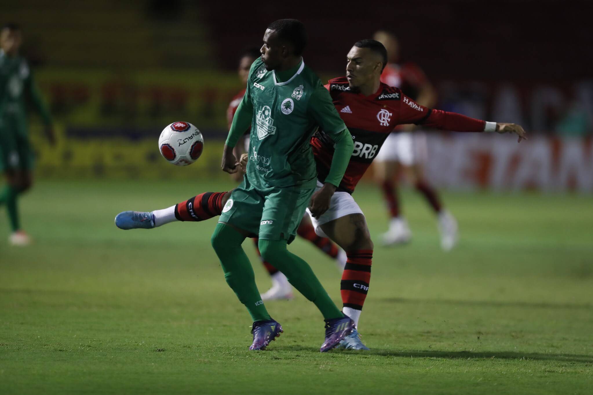 SporTV comete gafe e coloca escudo do Flamengo no lugar do Botafogo em jogo  da Copinha - Lance!