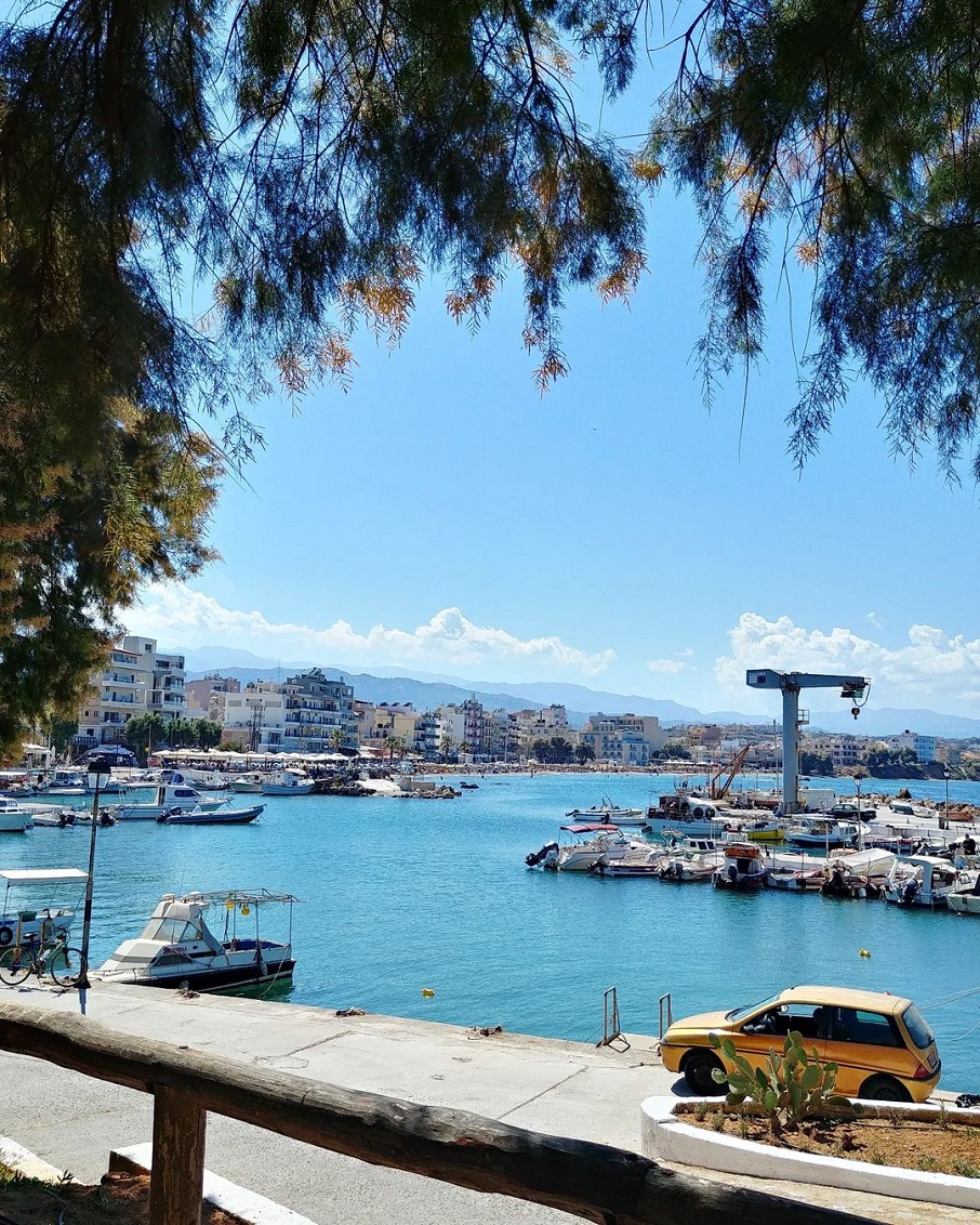 Vista para o mar em Chania, na ilha grega de Creta.. Foto: Reprodução/Instagram 20.01.2023